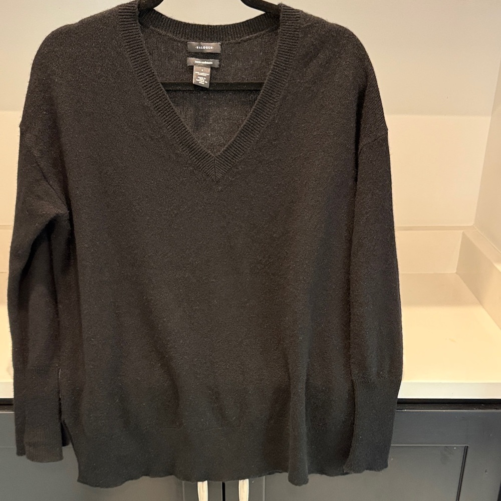Halogen womens oversized V-Neck Cashmere Sweater